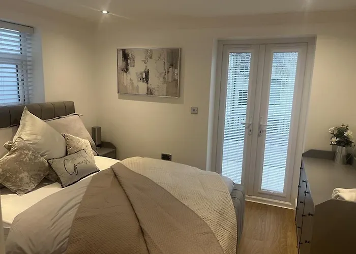 Gorgeous 2 Floor 3 Bed Apartment
