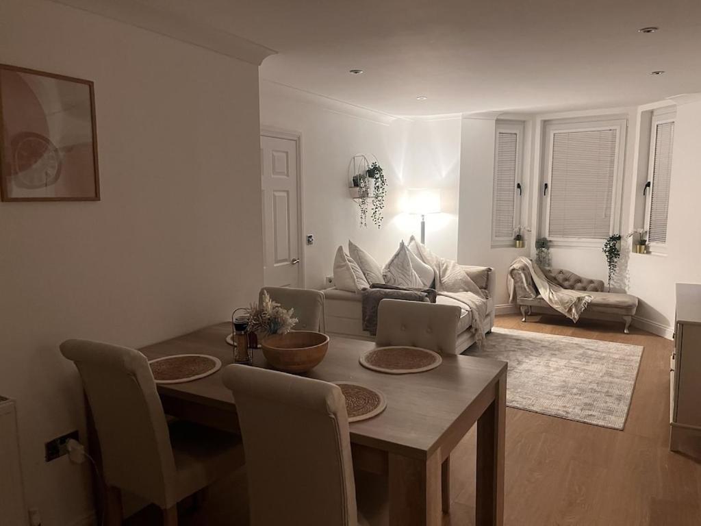 Gorgeous 2 Floor 3 Bed Appartamento *
